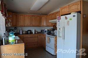 spacious eat in kitchen