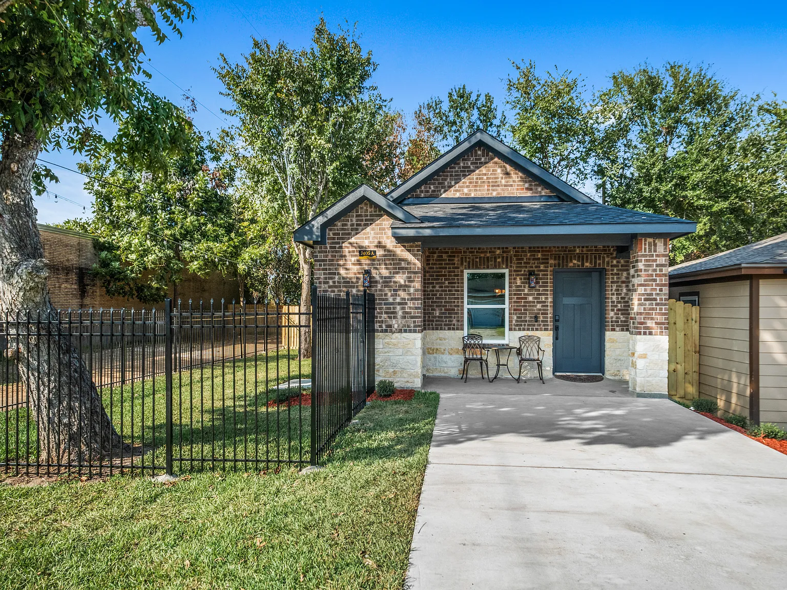 2 bed, 850 sqft, $3,600 — Photo 3