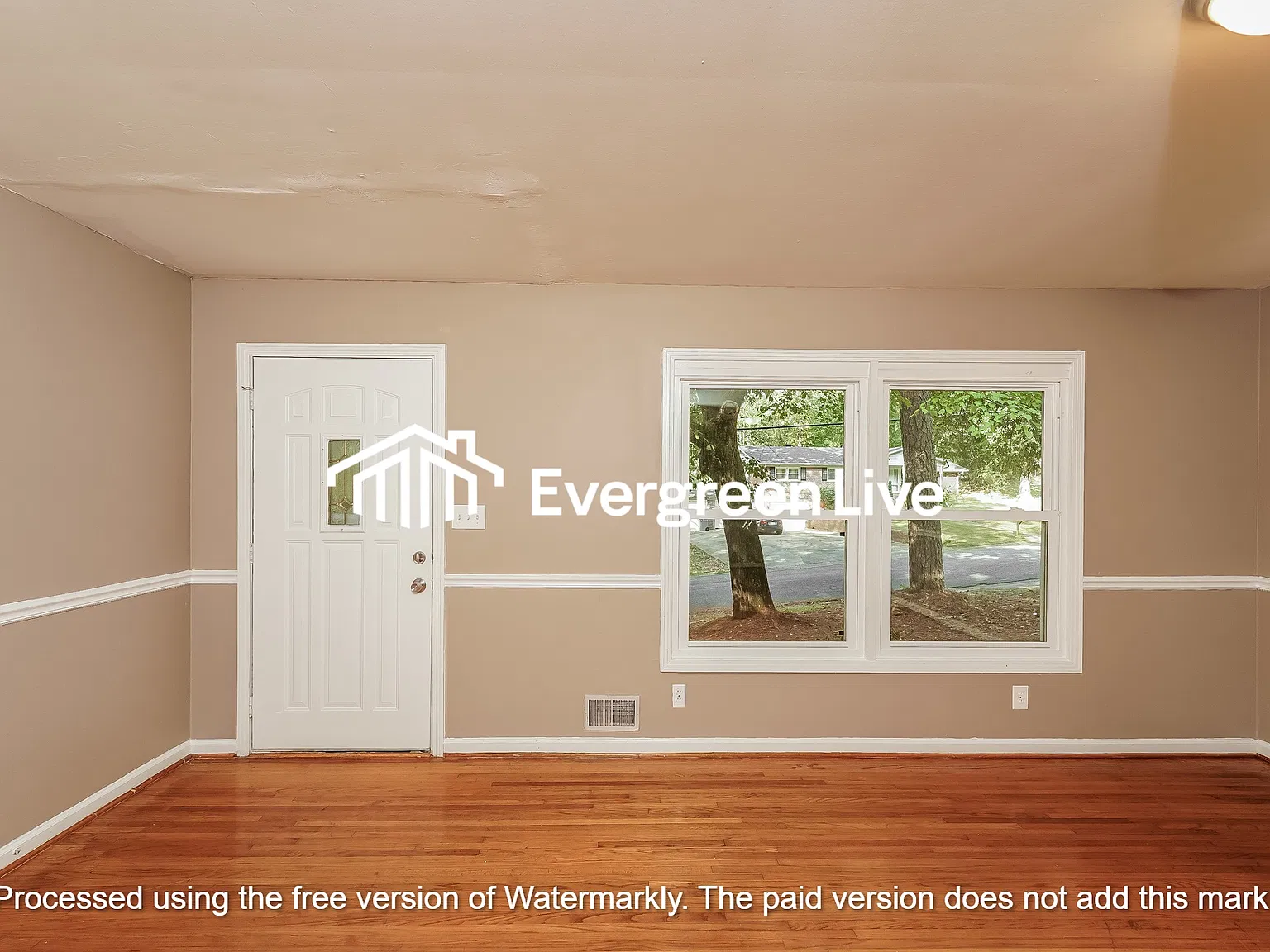 3 bed, 1.0 bath, 1340 sqft, $1,245 — Photo 2