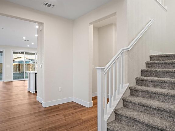 5th image of 1385 Roosevelt Street