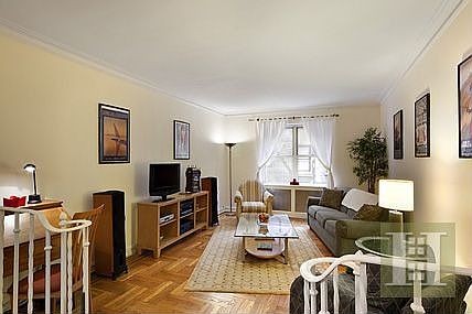 2nd image of 29 W 64th St