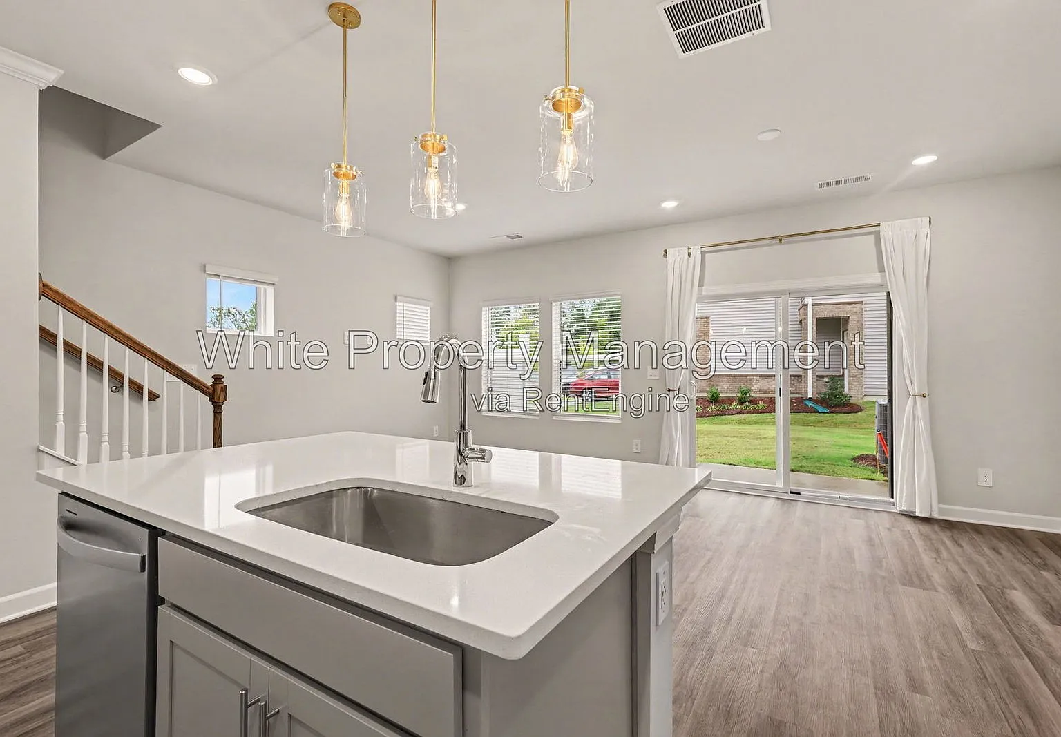 3 bed, 2.5 bath, 1400 sqft, $1,895 — Photo 4
