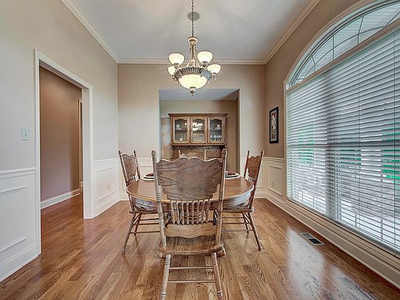 5th image of 7038 Summer Oak Ln