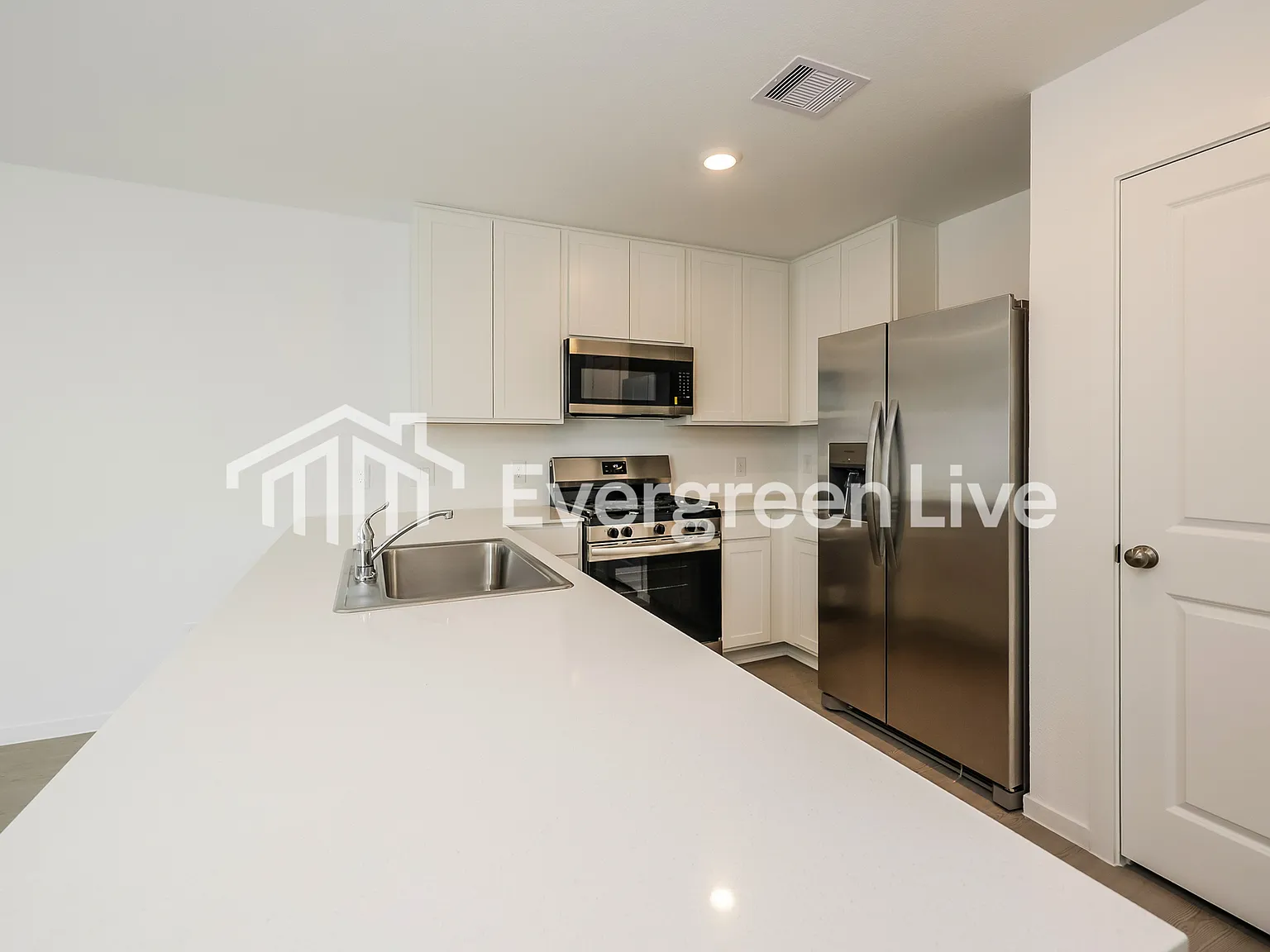 4 bed, 2.0 bath, 1607 sqft, $1,745 — Photo 3