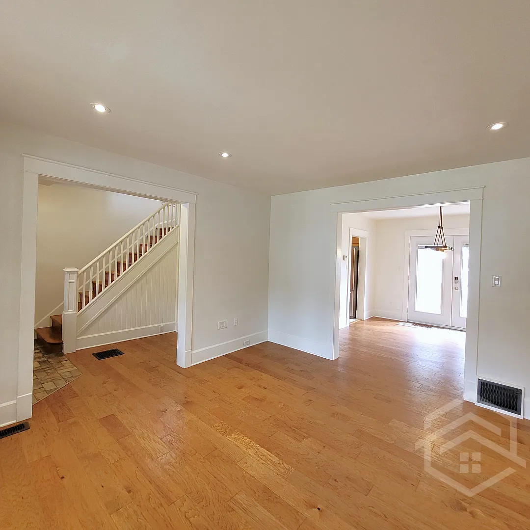 466 Brant Street Woodstock — Photo 2