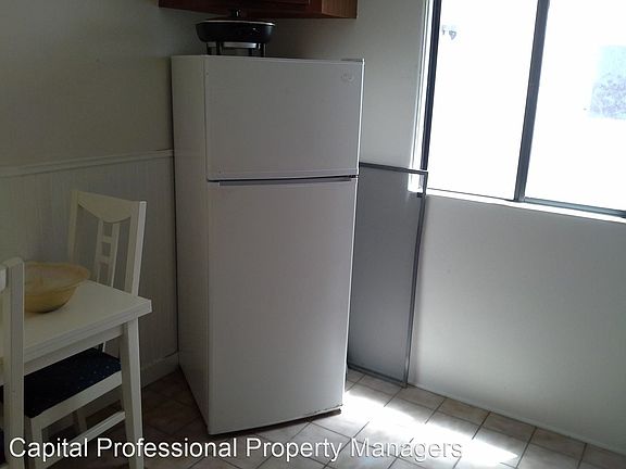 4th image of 830 Island Ct #828-1/2