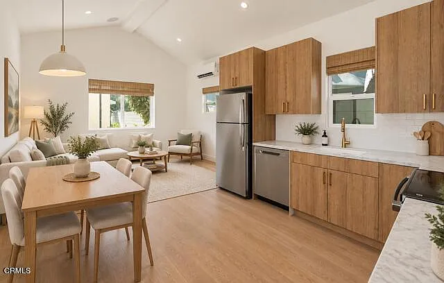 2 bed, 1.0 bath, 600 sqft, $3,400 — Photo 3