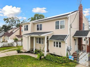 400 Saint Johns St, Central Islip, NY 11722