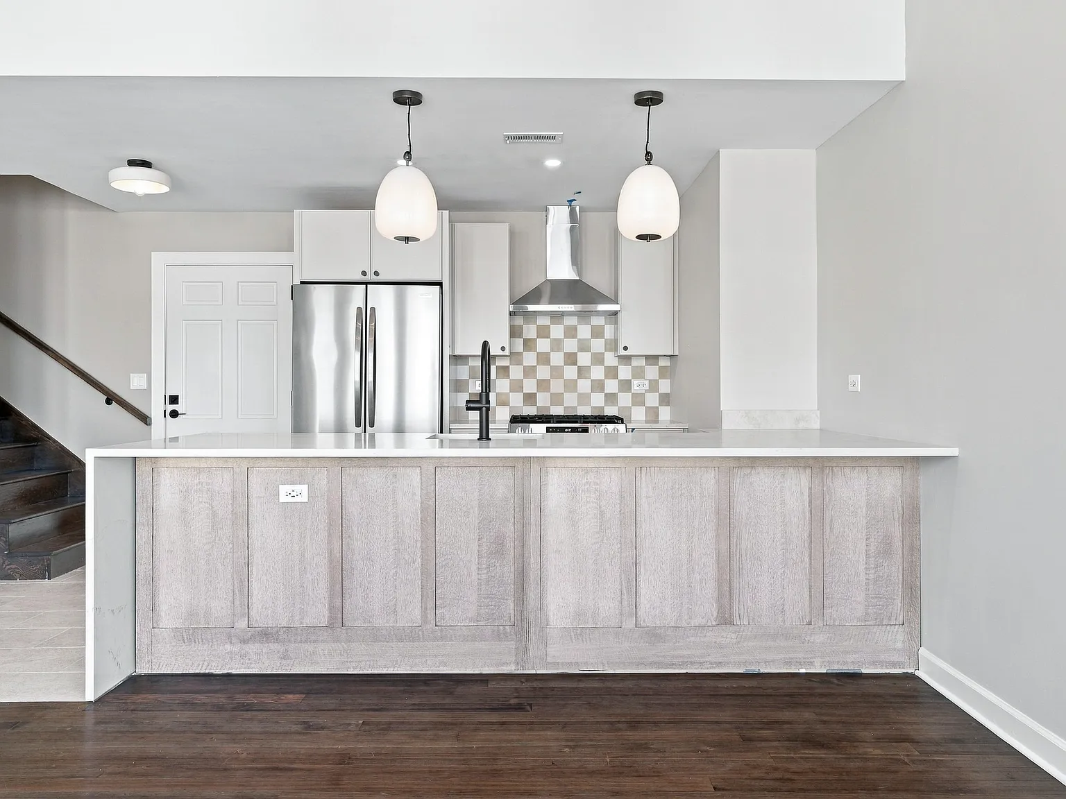 3 bed, 2025 sqft, $7,000 — Photo 3
