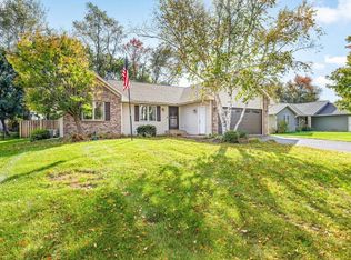 305 Hawkins Dr, Winnebago, IL 61088