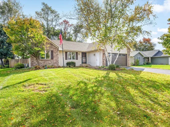305 Hawkins Dr, Winnebago, IL 61088
