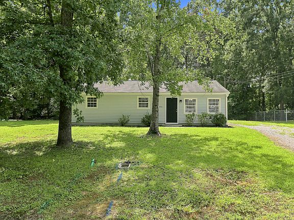 3rd image of 806 Felicia St