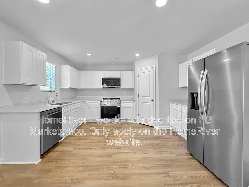4 bed, 2.5 bath, 2014 sqft, $2,070 — Photo 2