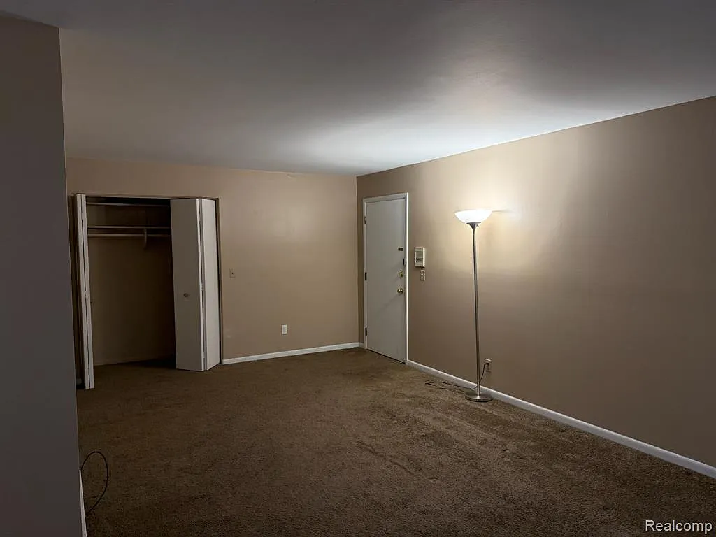2 bed, 1.5 bath, 1796 sqft, $1,350 — Photo 3