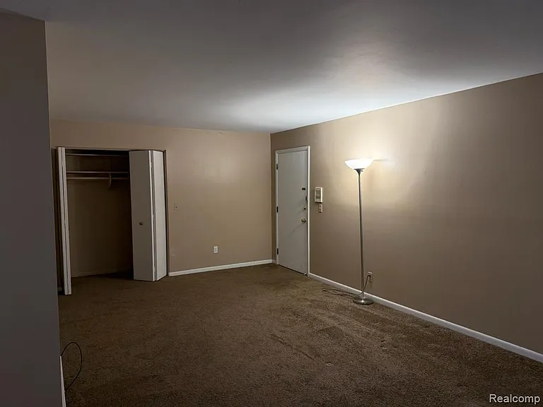 982 N Adams Rd #4 — Photo 3