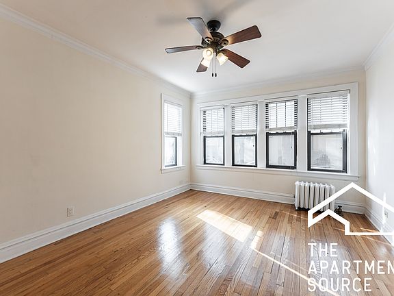 2nd image of 4725 N Leavitt St #1