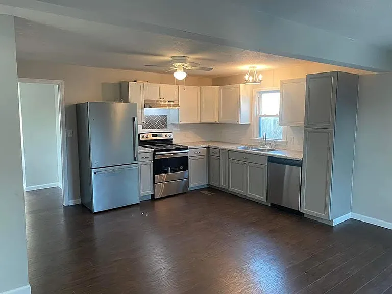 109 Walker St — Photo 4