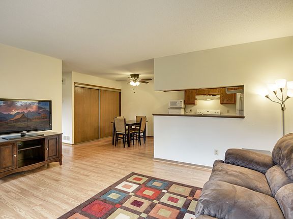 4th image of 122 96th Ln NE