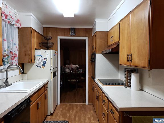 5th image of 206 E 9th St
