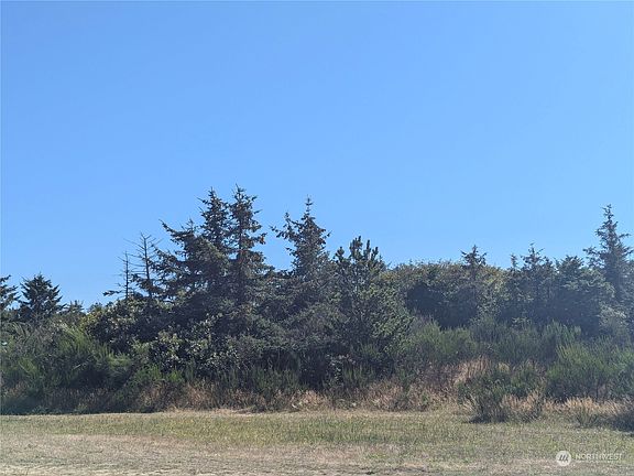 2nd image of 697 Sunset Avenue NE
