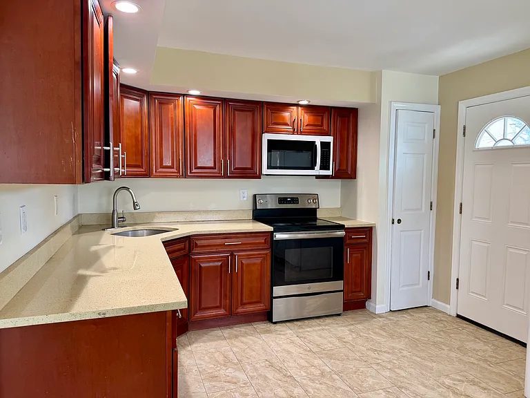 14 Mastic Blvd — Photo 3