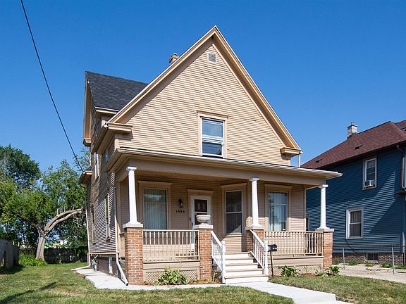 3rd image of 1820 Geneva St