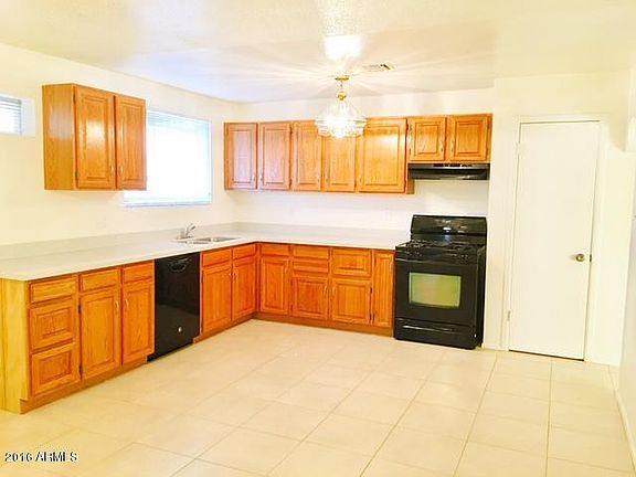 3rd image of 3329 N 39th Dr