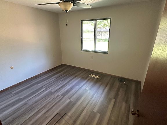 4th image of 102 8th Ave NW #6-B