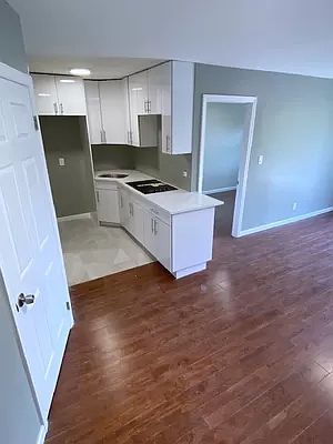 4th image of 98 Hall St Floor 3