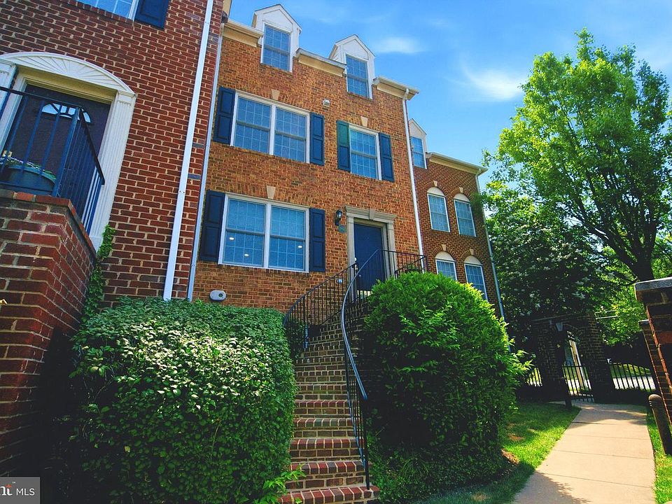 1st image of 2402 N Greenbrier Ct