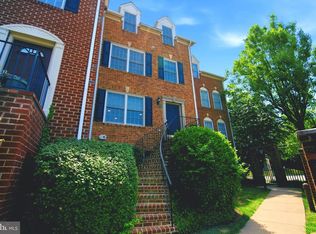 2402 N Greenbrier Ct, Arlington, VA 22207