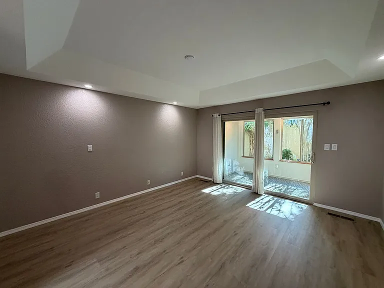 7924 Woodridge Dr NE — Photo 13