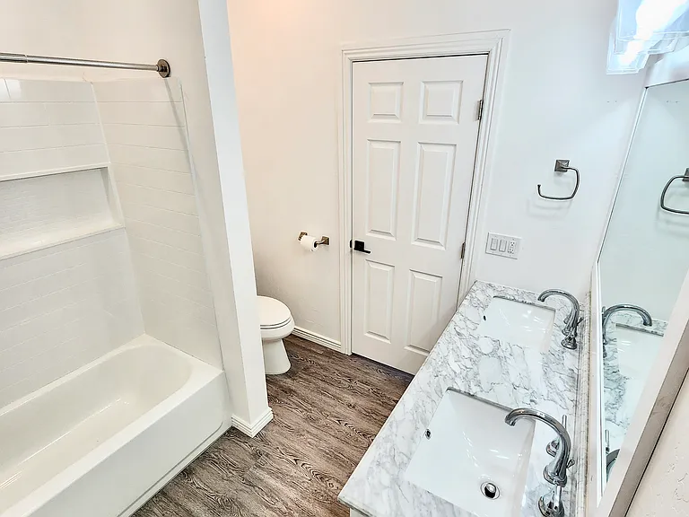 241 N Brown St — Photo 12