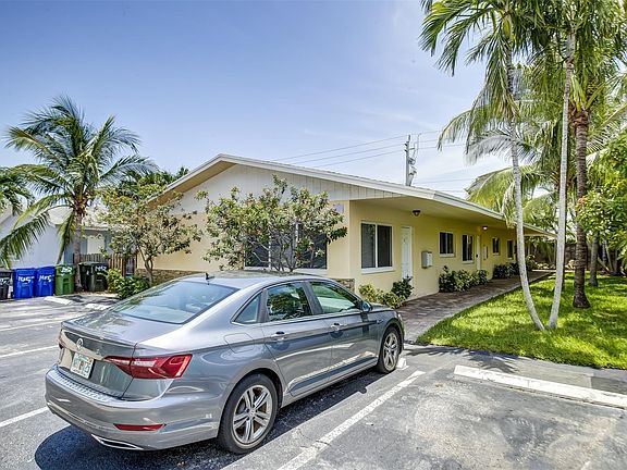 2nd image of 1452 Holly Heights Drive