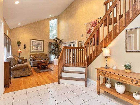 4th image of 26 Gateway Ln