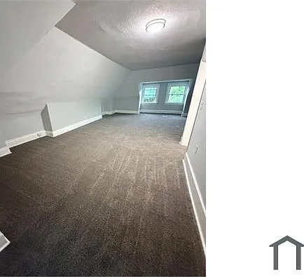 1052 Blackadore St — Photo 12