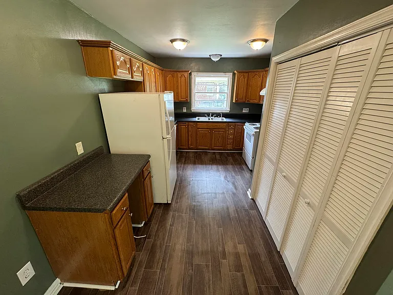 587 Arlington Rd — Photo 3