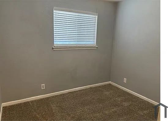 413 W Aviation Blvd — Photo 5
