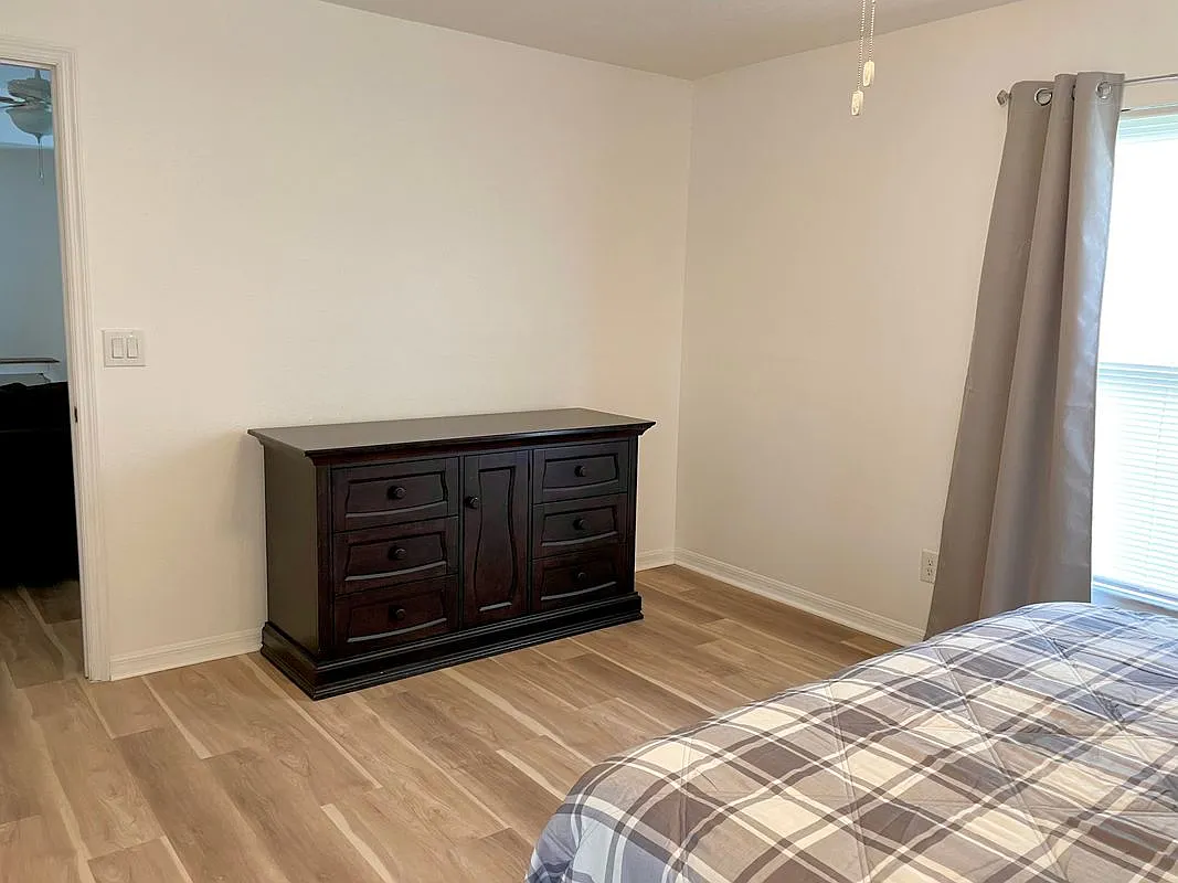 4 bed, 2.0 bath, 1618 sqft, $800 — Photo 3