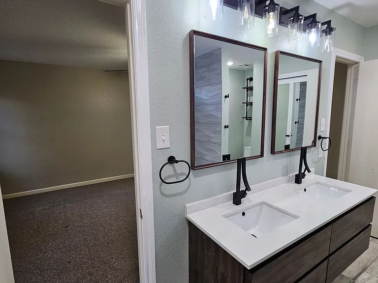 1402 Sheppard Ln — Photo 21