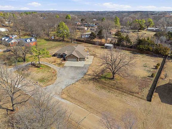 2nd image of 505 S Buckingham Rd