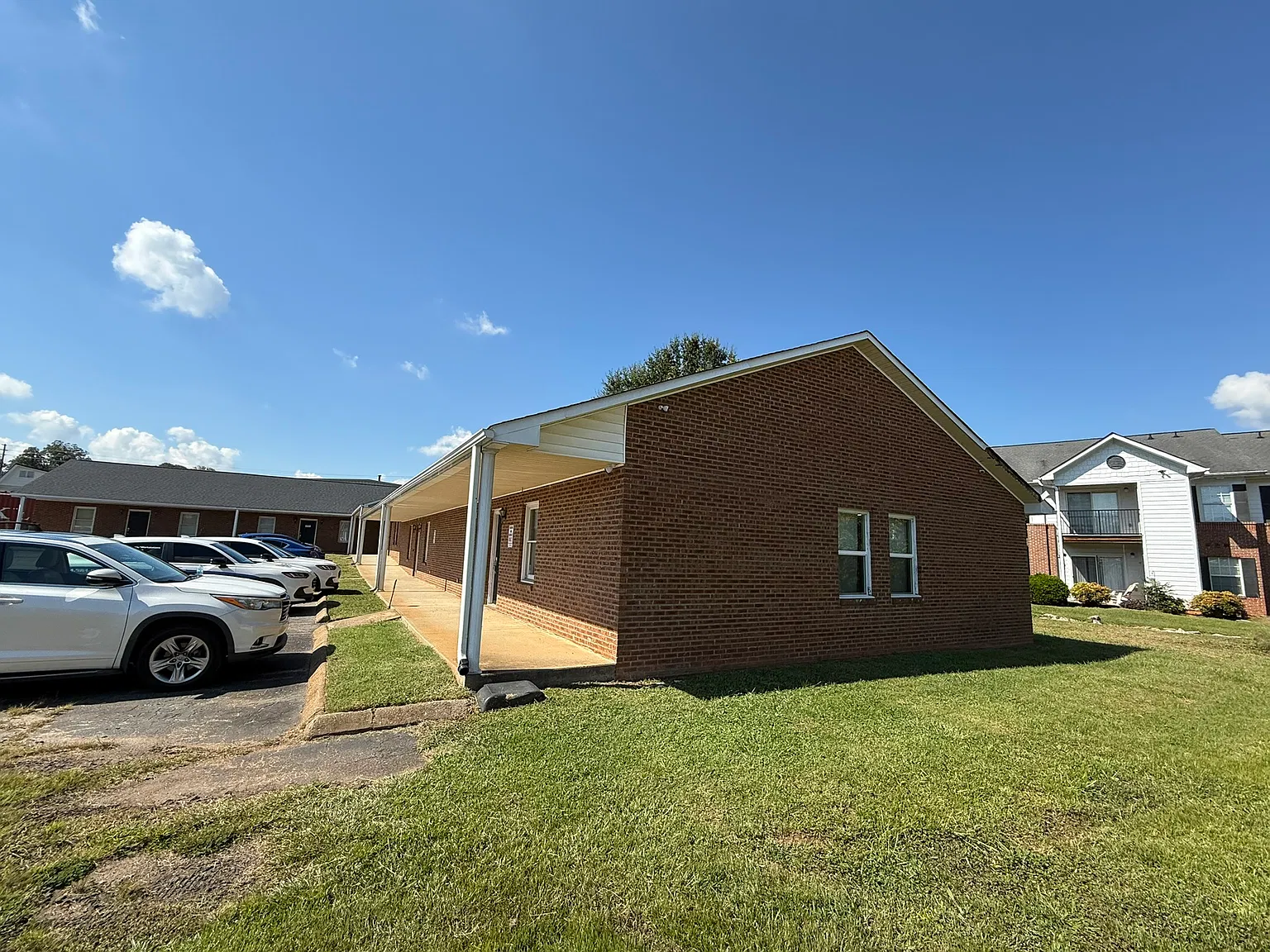 1 bed, 3000 sqft, $3,000 — Photo 3