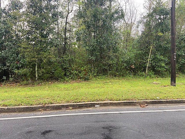 2nd image of 924 Wayne St