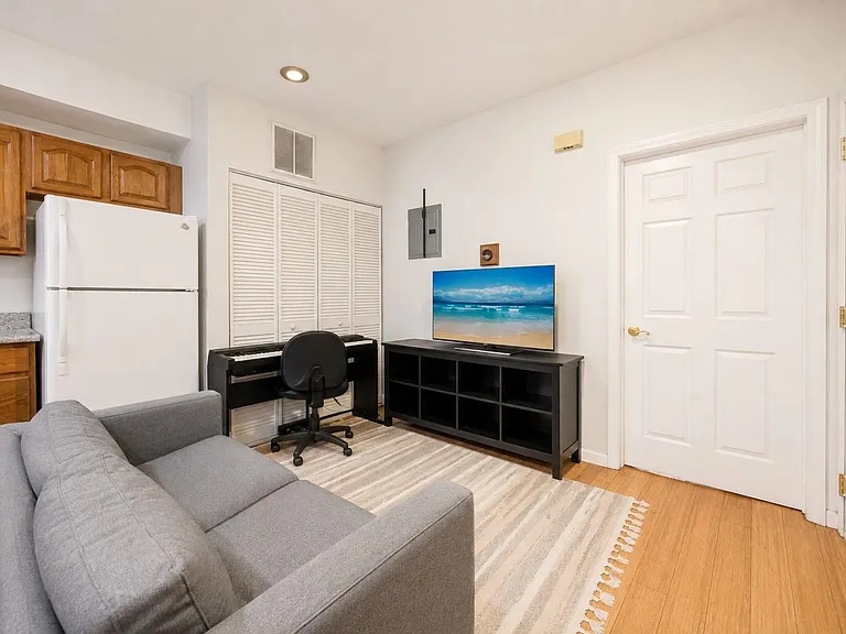 182A Christopher Columbus Dr #1 — Photo 7