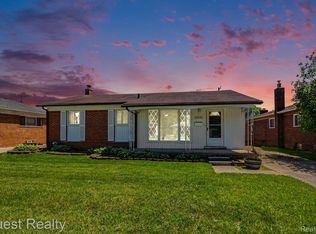 28326 Los Olas Dr, Warren, MI 48093
