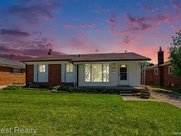 28326 Los Olas Dr, Warren, MI 48093