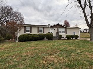 200 S Valley Rd, Hendersonville, TN 37075