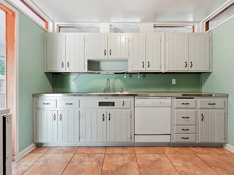 1038 NE 21st Ave — Photo 12