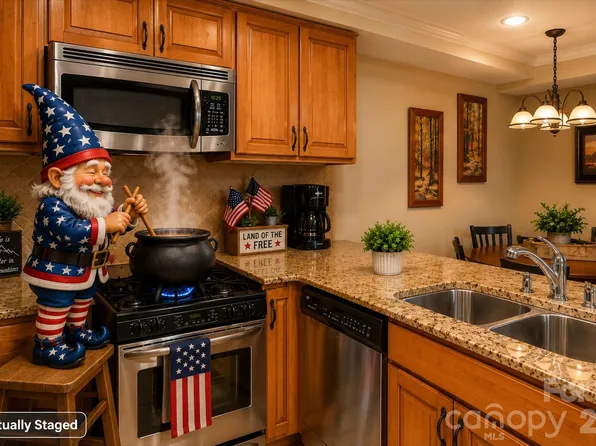 114 Bowling Park Rd, Asheville, NC 28803