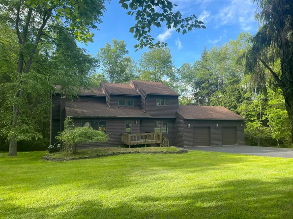 419 Main St, Gouldsboro, PA 18424